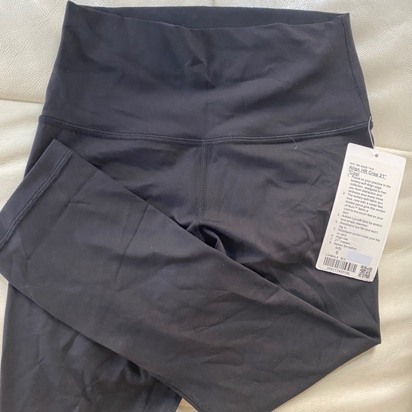 Brand New Lululemon Align HR Crop 21” *cool size 6 - Picture 4 of 4